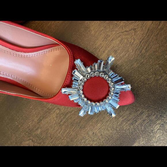 Elegant Red Satin Heels with Crystal Embellishments - Picture 2 of 7